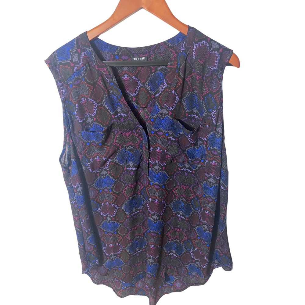 Torrid Harper Blouse Womens 2 Purple Blue Snakeskin Georgette Sleeveless V-Neck